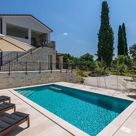 Irma Comfortable Villa Golaš