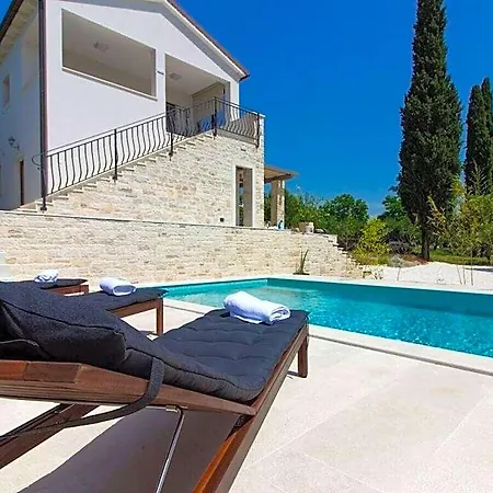 Irma Comfortable Villa