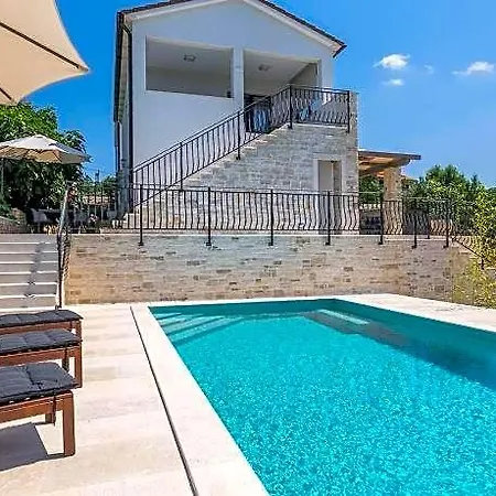 Villa Irma Comfortable Golaš