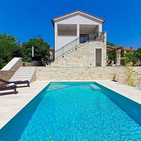 Villa Irma Comfortable Golaš