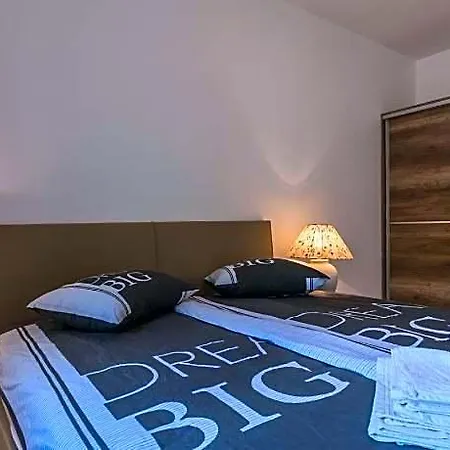 Irma Comfortable Villa Golaš