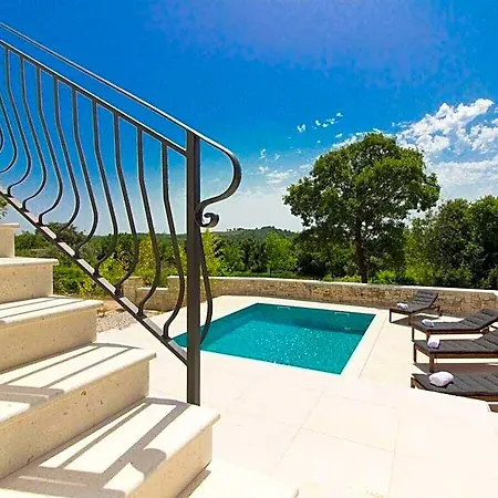 Villa Irma Comfortable Golaš